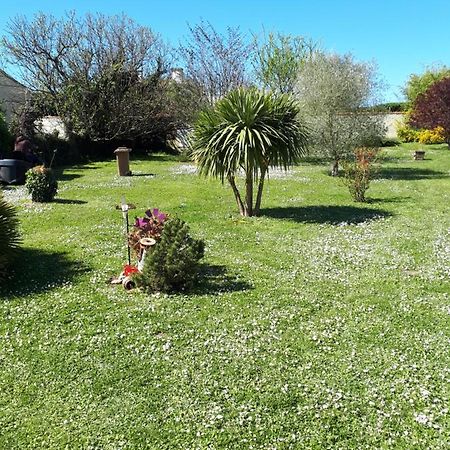 Chez Les Catherine Saintes Luaran gambar